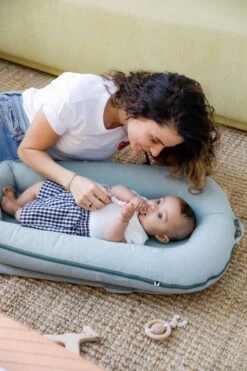 DockAtot Deluxe+ Nestje Trellis Chambray -Kinderwagen- En Accessoirewinkel dockatot deluxe nestje trellis chambray 4